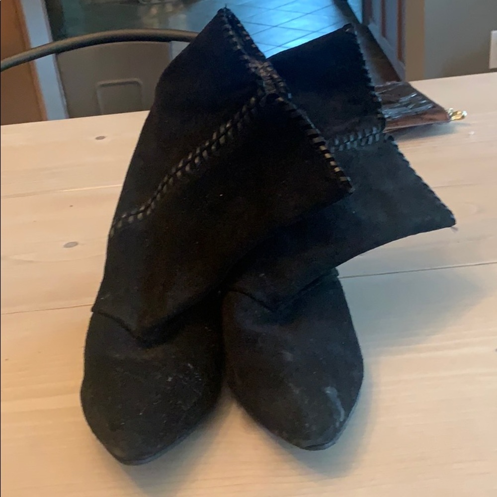Charles Shaw booties size 9.5